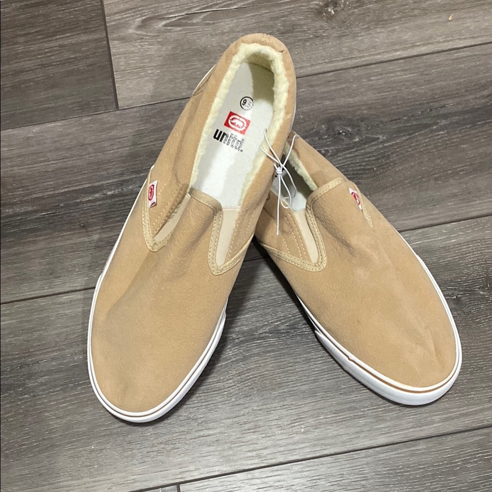 NWOT! UNLTD Tan Loafers Slip-On‎ Sneakers
